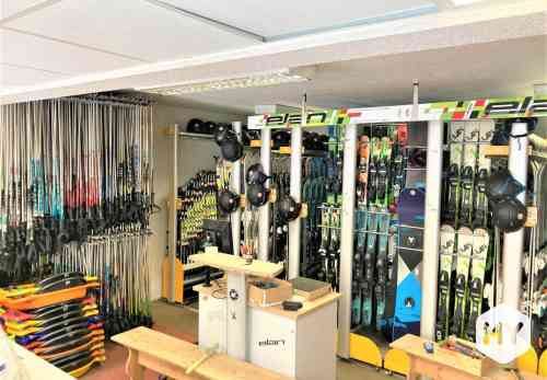 Commercial 77 m2 à vendre BESSE-ET-SAINT-ANASTAISE 63038, 335 000 €